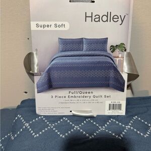 Super Soft Full/Queen Embroidery Quilt Set in Blue